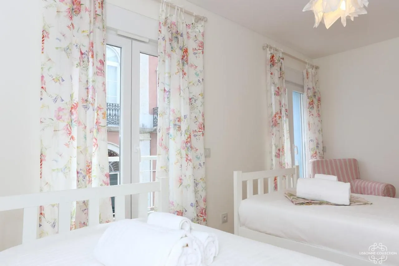 Azulejos' Charming Apartment With Terrace 2 By Lisbonne Collection